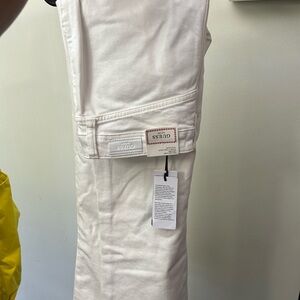 NWT Guess High Rise flare white 27